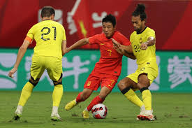 不仅是她与